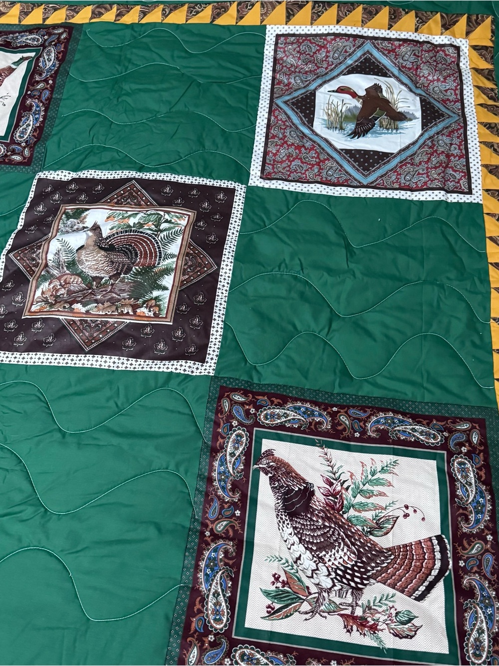 Green Patchwork Fowl bird Quilt with Yellow Accent Border - handmade - Picture 4 of 16